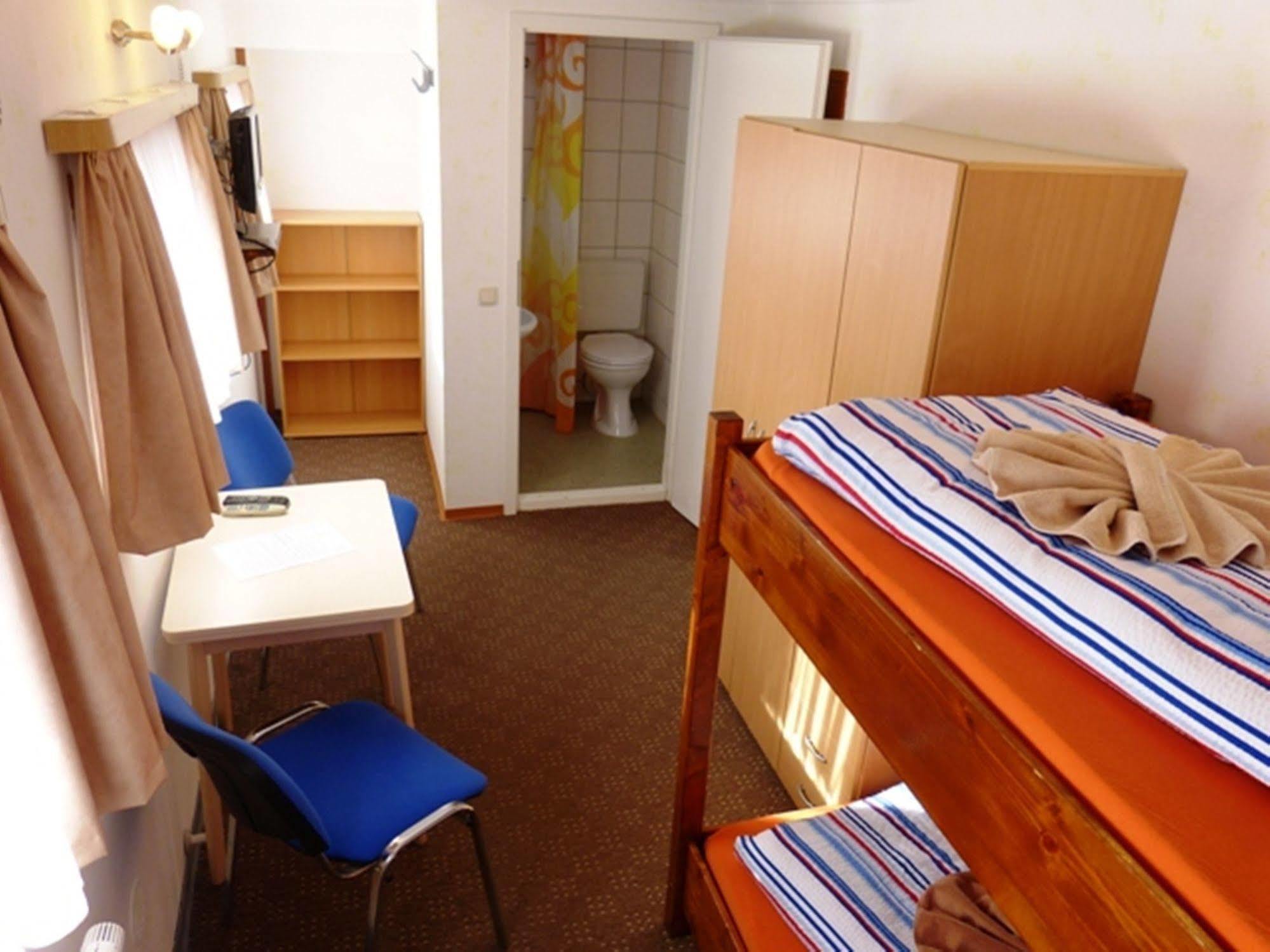 Botel Wohnschiffe Severa 2*